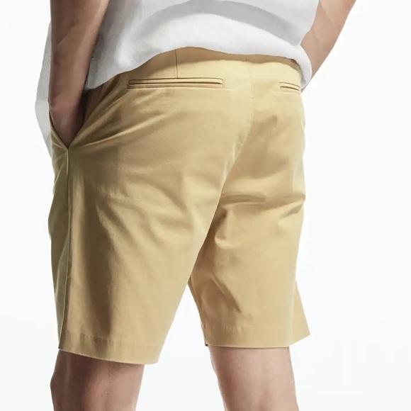 COS CLASSIC CHINO SHORTS BEIGE - Picture 2 of 7